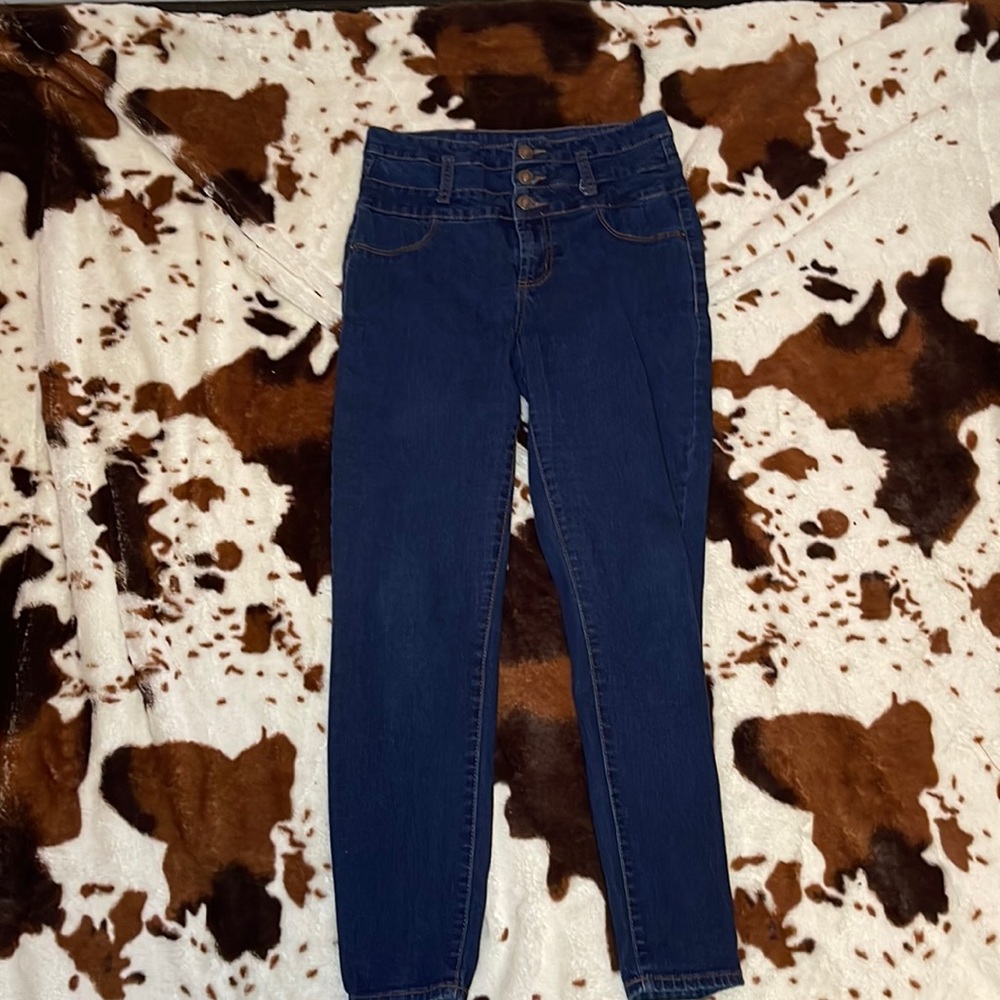 Three button high waisted jeans